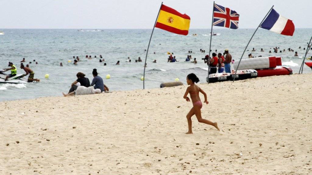 Ein Strand in Hammamet, Tunesien, Anfang August: Nach den Terror-Anschlägen Ende Juni blieben viele europäische Touristen weg.