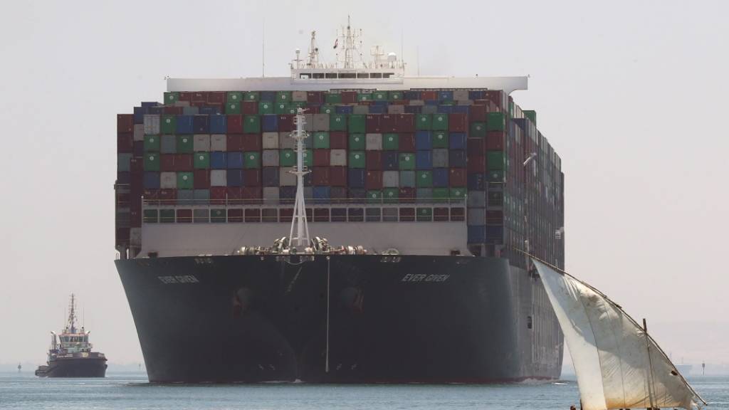 Das Containerschiff Ever Given, nachdem am 7. Juli die ägyptische Behörden seine Weiterfahrt erlaubt hatten. (Archivbild)