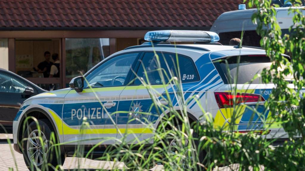 Polizeieinsatz in Mellrichstadt. Foto: Daniel Vogl/dpa
