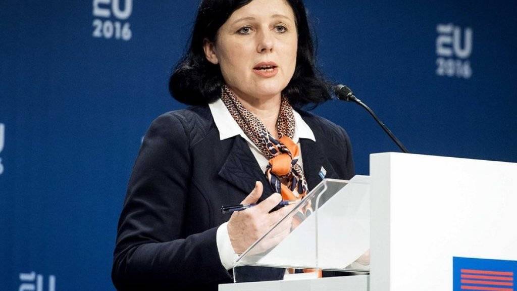 EU-Justizkommissarin Vera Jourova gab die Einigung am Dienstag bekannt. (Archiv)