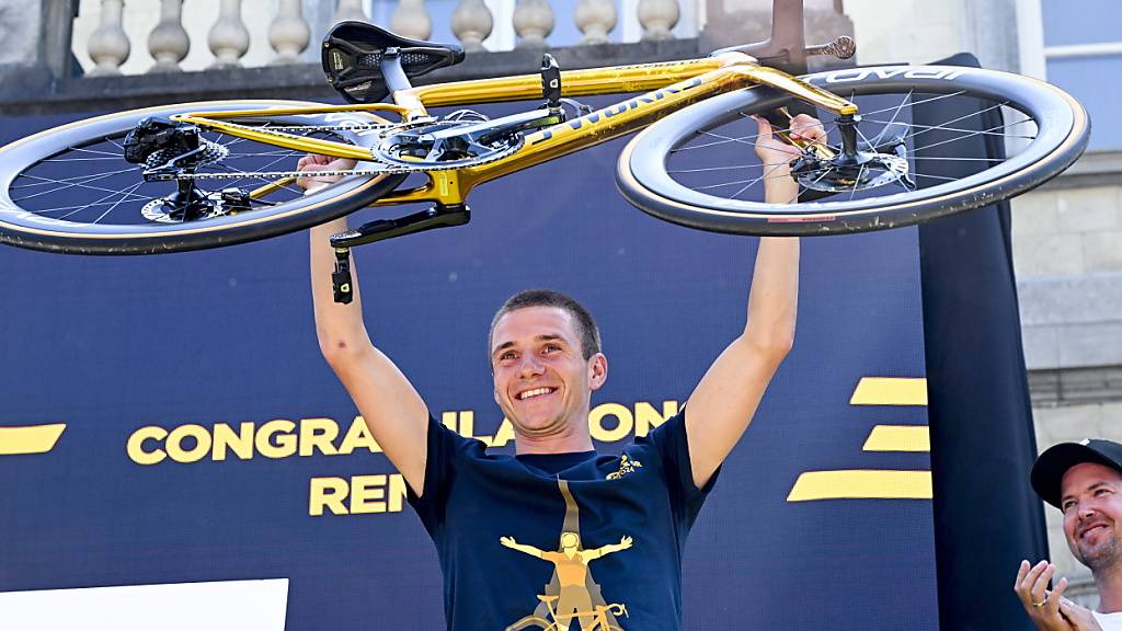 Remco Evenepoel erhielt nach seinem Doppel-Olympiasieg in Paris ein goldenes Velo. Der Belgier geht am Sonntag im WM-Zeitfahren als Titelverteidiger an den Start