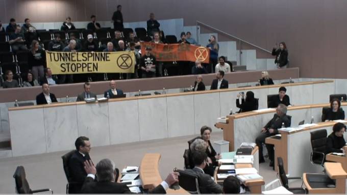 «Es ist ein Notfall»: Klimaaktivisten crashen Landtag – Sitzung unterbrochen