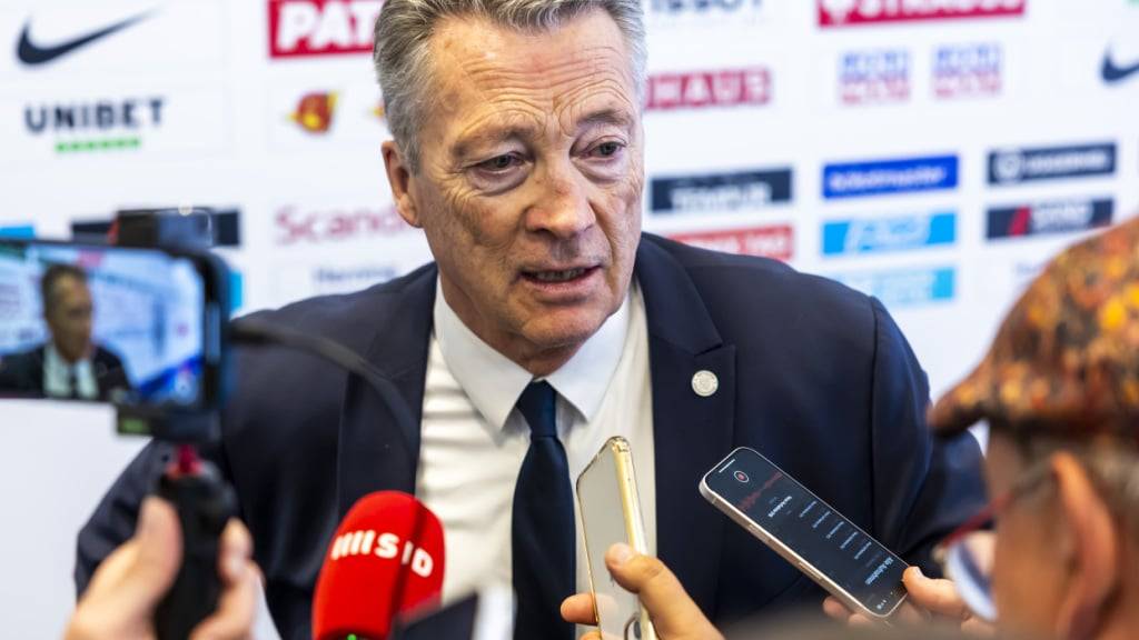 Deutschlands Trainer Harold Kreis gibt sich vor dem Nachbarduell mit der Schweiz zuversichtlich