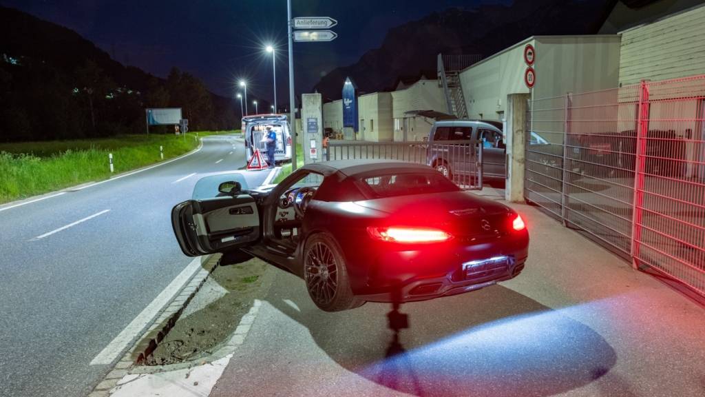 Ein 22-Jähriger ist kurz nach einem Einbruch ins Fashion Outlet in Zizers verhaftet worden.