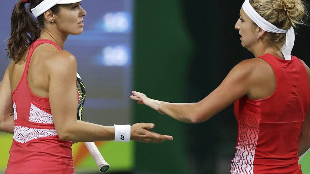 Gutes Teamwork: Martina Hingis (li.) und Timea Bacsinszky erreichten in drei Sätzen die Doppel-Achtelfinals