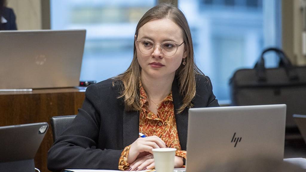 Regierungsrätin Laura Dittli (Mitte) sprach sich am Donnerstag im Rat auch gegen die Standesinitiative aus. (Archivbild)