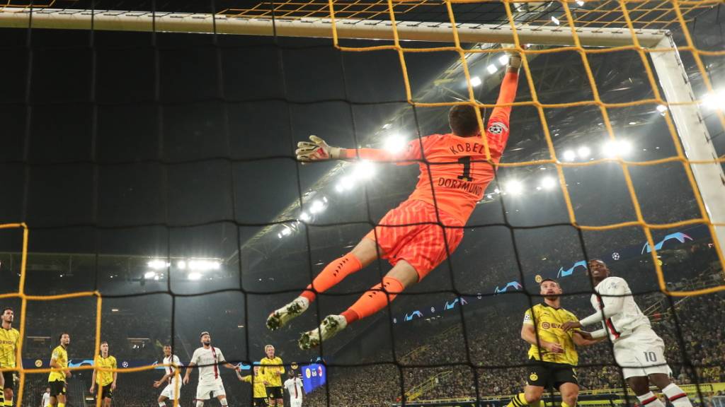 Mit tollen Paraden hat Gregor Kobel sich in die Herzen der Fans und Verantwortlichen in Dortmund gespielt