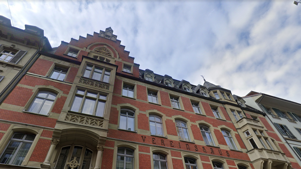 Bern in Basel: Das Hotel Kreuz an der Zeughausgasse übernimmt ein Hotel in Basel.