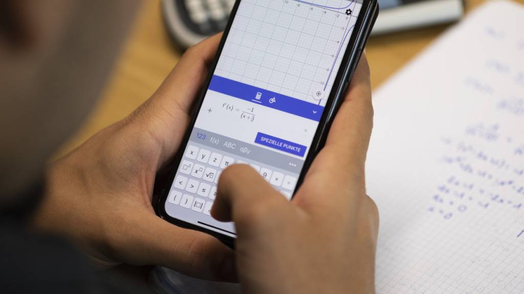 Für die Gymnasien im Kanton Schwyz gelten neue Matura-Regeln. (Symbolbild)