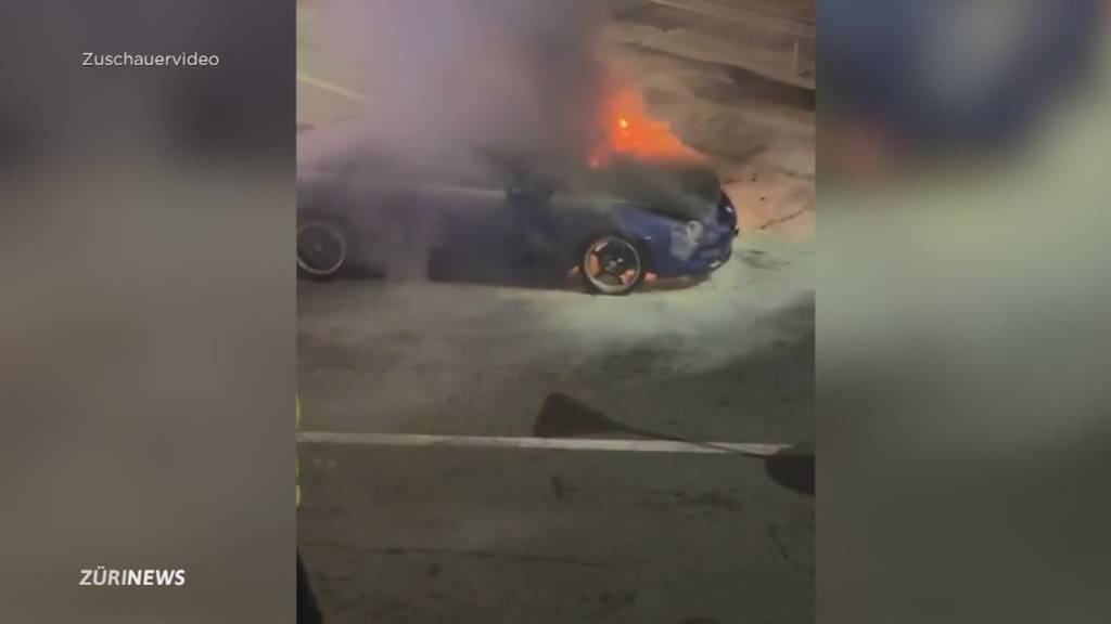 Brenzlige Situation: Auto brennt neben Tanksäule in Würenlos