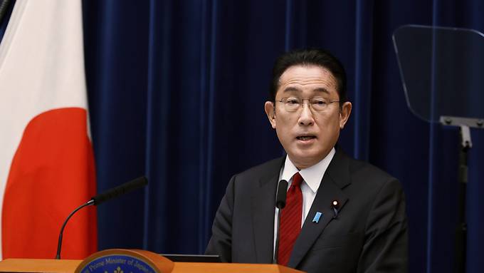 Rauchbombe explodiert in unmittelbarer Nähe des japanischen Regierungschefs