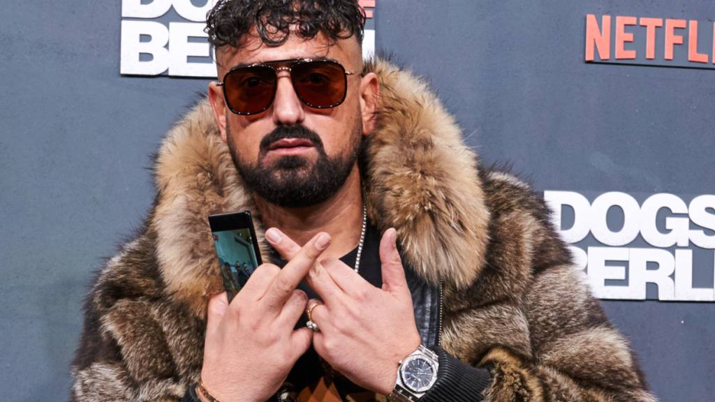 ARCHIV - Der Rapper Haftbefehl bei einer Netflix-Premiere (Archivbild. Foto: Annette Riedl/dpa