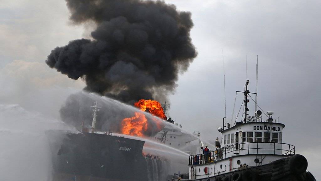 Der Öltanker «Burgos» ist im Golf von Mexiko aus noch ungeklärten Gründen in Brand geraten. Die 31-köpfige Besatzung ist nach Angaben der Betreiberfirma Pemex in Sicherheit.
