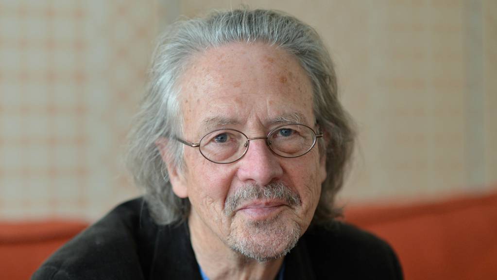 Der österreichische Autor Peter Handke erhält den Literaturnobelpreis 2019 für sein «einflussreiches Werk», das mit «sprachlicher Genialität die Peripherie und die Spezifität der menschlichen Erfahrung untersucht», wie die Akademie in Stockholm erklärte. (Archivbild)