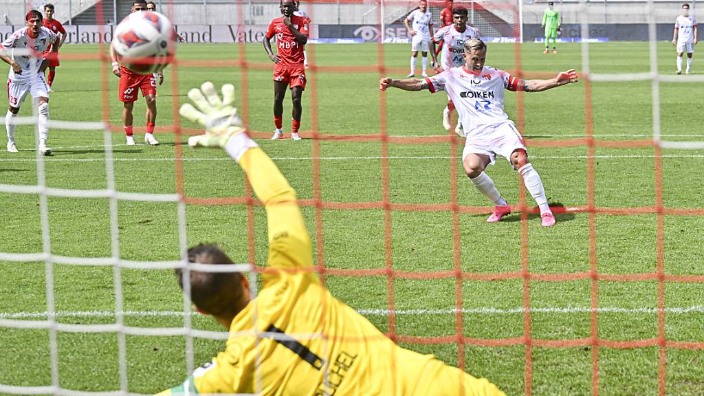 Reto Ziegler erhöht für Sion vom Penaltypunkt