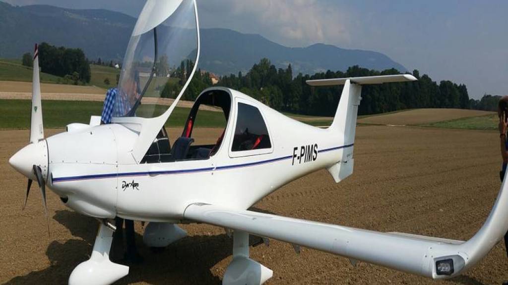 Das Kleinflugzeug musste wegen einer Motorenpanne im Waadtländer Jura notlanden.