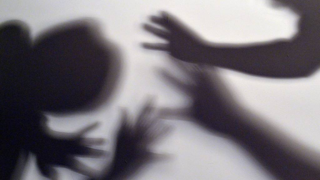 Körperliche Angriffe von Jugendlichen auf ihre Eltern sind keine Seltenheit, wie eine neue Studie zeigt. (Symbolbild)