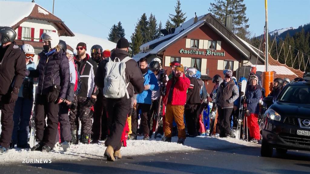 Ansturm auf Skigebiete: Am Morgen bereits volle Parkplätze