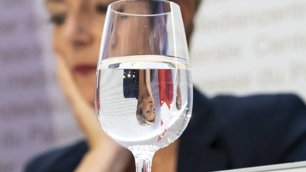 Bundespräsidentin Karin Keller-Sutter sieht das Glas bezüglich einer Einigung mit den USA halb voll. (Archivbild)