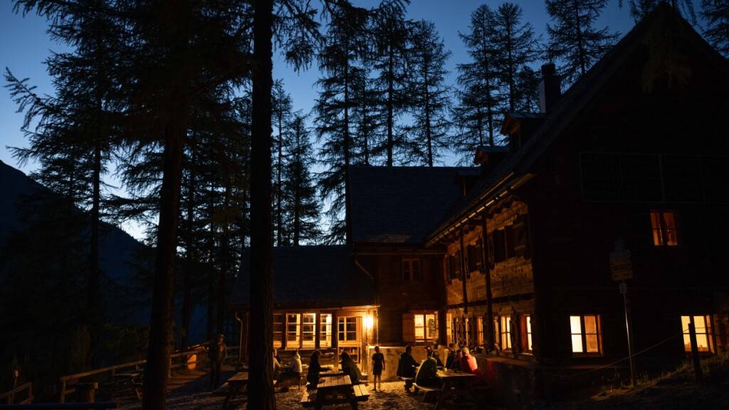 Die Chamanna Cluozza ist die einzige Berghütte im Schweizerischen Nationalpark im Engadin. Sie wurde für den Prix Montagne 2025 nominiert, zusammen mit fünf weiteren Projekten.