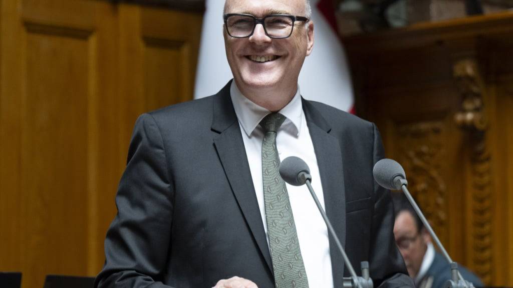 Bundesrat Martin Pfister erhält von der Bevölkerung laut einer Umfrage die besten Noten. (Archivbild)