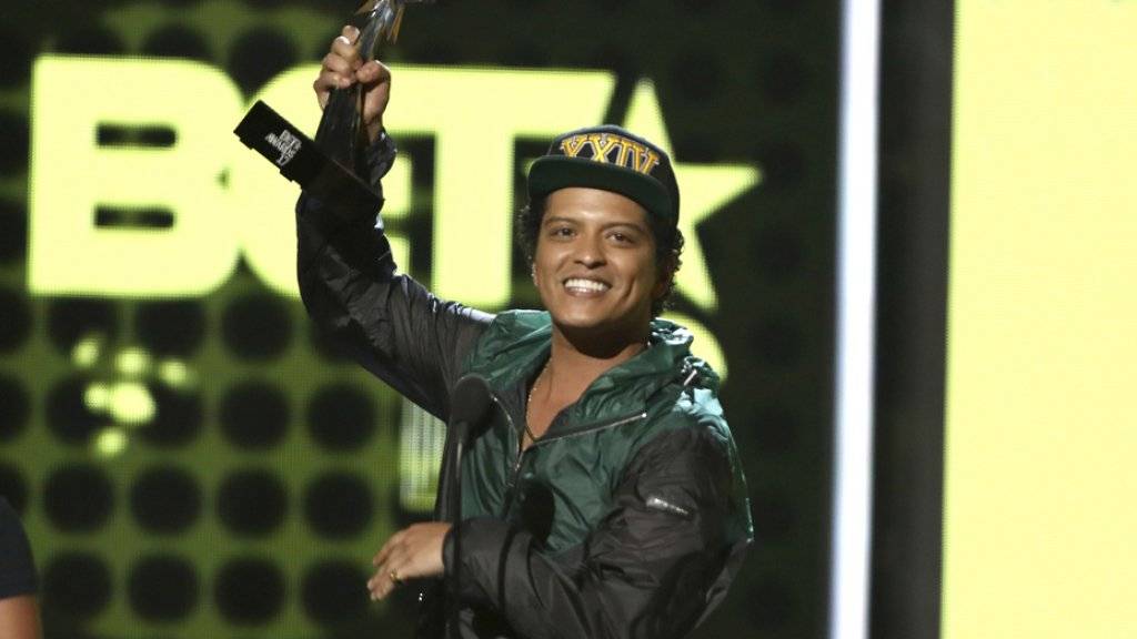 Bruno Mars ist am 25. Juni 2017 in Los Angeles als bester R&B-Sänger des TV-Senders BET (Black Entertainment Television) ausgezeichnet worden.