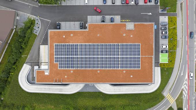 Gegenvorschlag zu Berner Solarinitiative wird nochmals umgebaut