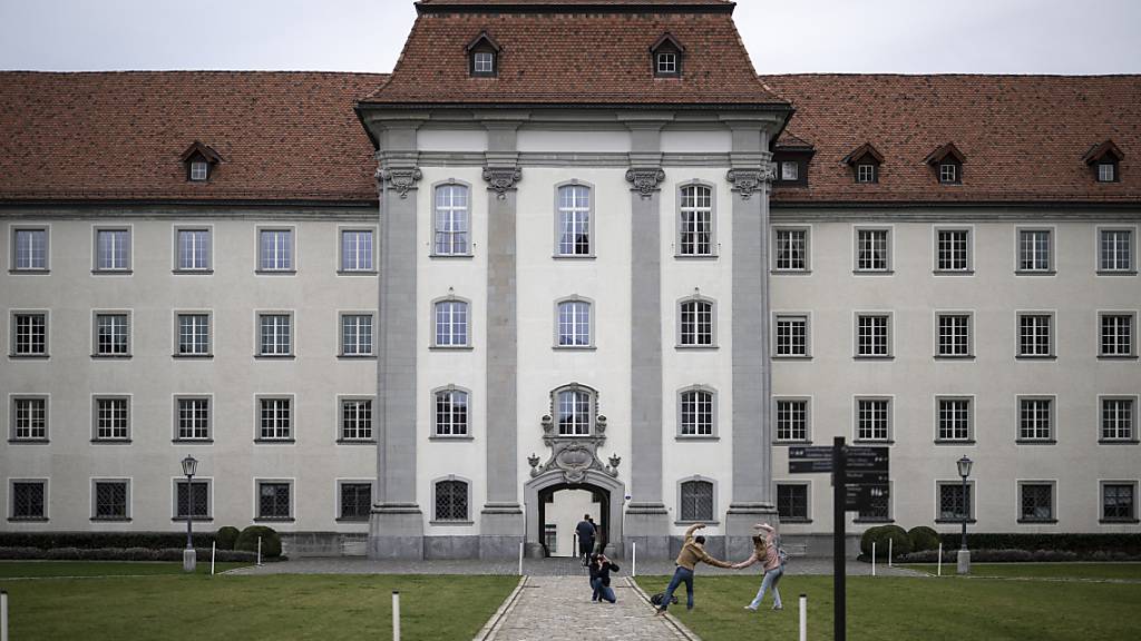 Die St. Galler Regierung sieht die Aufarbeitung der Lage der Kinder von Saisonniers zunächst einmal als nationale Aufgabe an. Im Bild das St. Galler Regierungsgebäude.