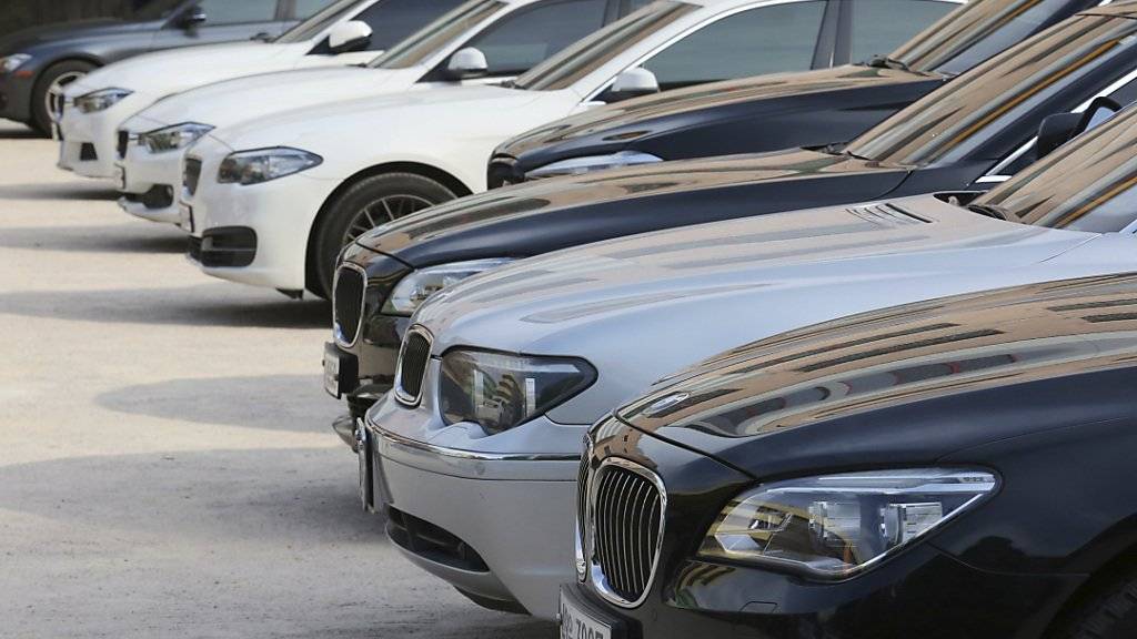 BMW-Händler in Deutschland wehren sich gegen neue Verträge, die ihnen vom Autokonzern vorgelegt wurden. Sie drohen BMW mit einem Verkaufsstopp. (Themenbild)