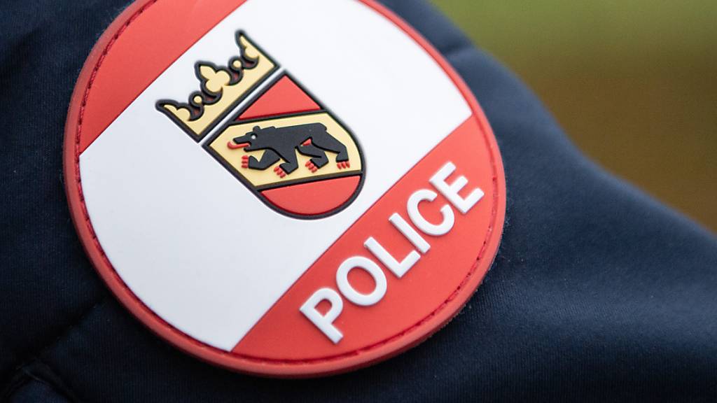 Die Kantonspolizei Bern schnappte am Freitag in Bern zwei mutmassliche Telefonbetrüger.