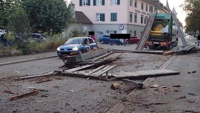 Brücke direkt neben dem Schulhaus