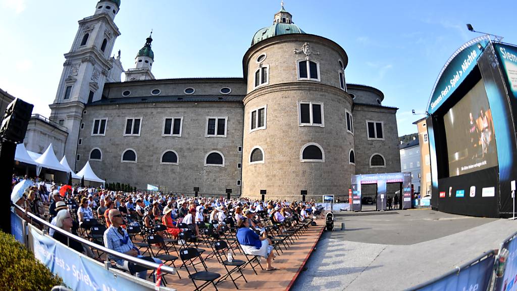 ARCHIV - Freiluft-Übertragung der Premiere der Oper «Elektra» von R. Strauss 2020 in Salzburg. Foto: Barbara Gindl/APA/dpa