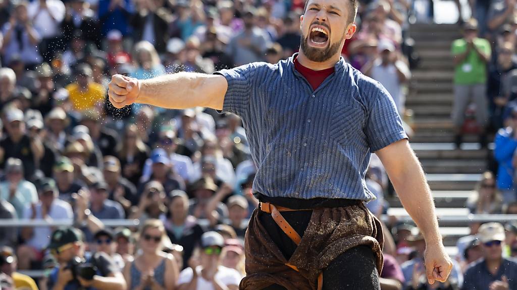 Eine gewohnte Pose in diesem Jahr: Ein jubelnder Fabian Staudenmann. Beim Unspunnen gehört der Berner zu den grössten Siegesanwärtern
