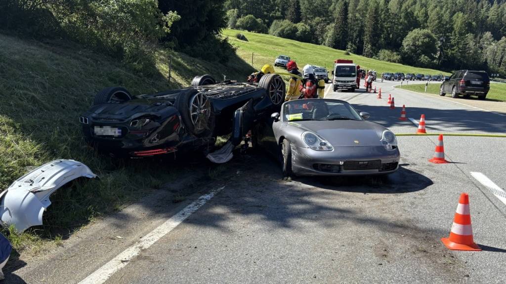 Drei Autos kollidieren in Vicosoprano GR