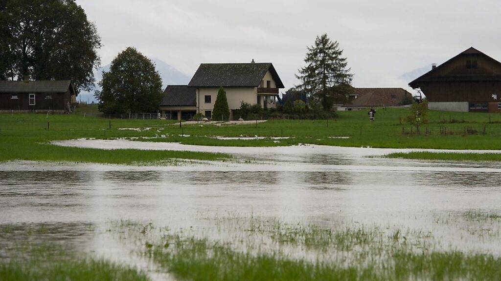 Überschwemmung zwischen Mosen und Altwis im Jahr 2012: Der Bossbach im Dorfzentrum von Altwis wird besser gegen Hochwasser geschützt. (Archivbild)