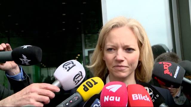 Staatsanwältin Barbara Loppacher tritt nach dem Prozess vor die Medien