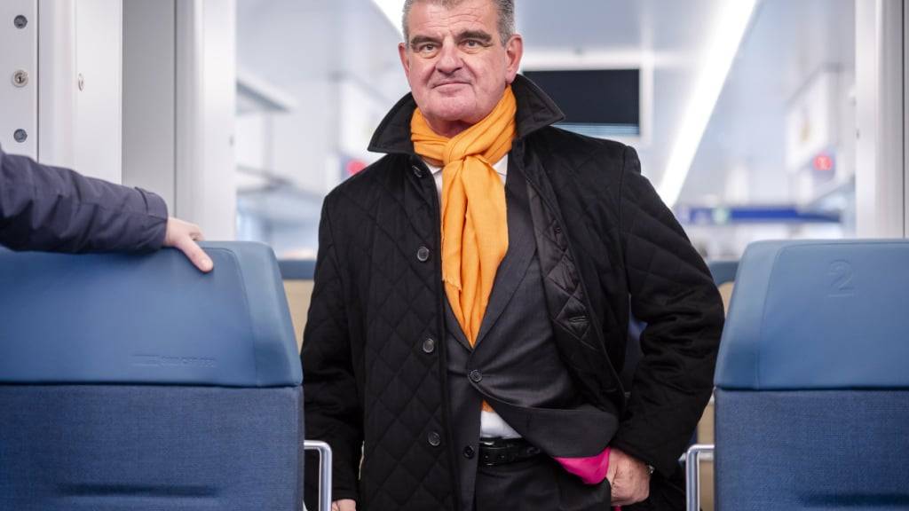 Peter Spuhler, Verwaltungsratspräsident von Stadler Rail, hat im Interview mit der «Sonntagszeitung» einen möglichen Rekurs gegen die SBB-Vergabe an Siemens angekündigt. (Archivbild)