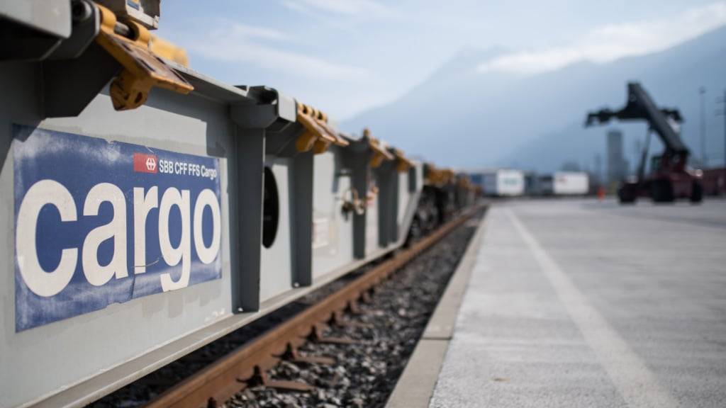 Vielleicht künftig in den Händen der Post: Der Terminal in Cadenazzo TI wird im Rahmen eines Abbaus von SBB Cargo Schweiz aufgegeben. (Archivbild)