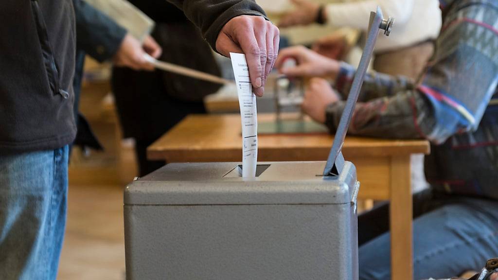 Das Berner Stimmvolk entscheidet am 3. März 2024 über eine Verfassungsänderung. (Symbolbild)