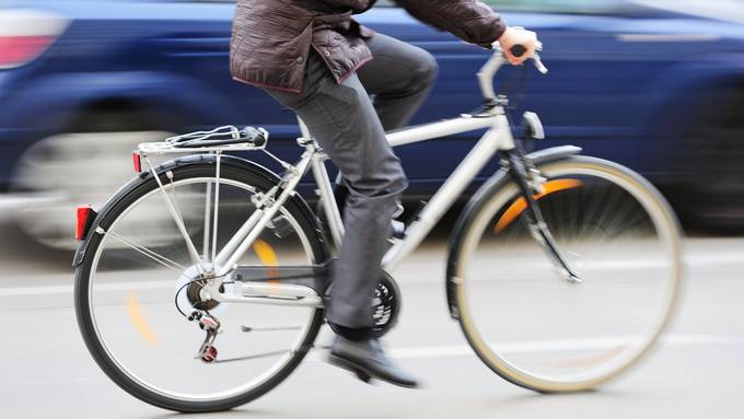 Betrunkener Velofahrer auf der Autobahn