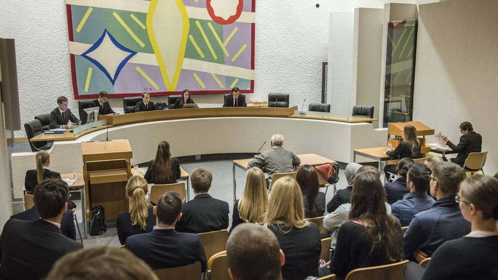 St. Gallen - Kantonsgericht gespielter Fall von HSG Studenten Moot Court
