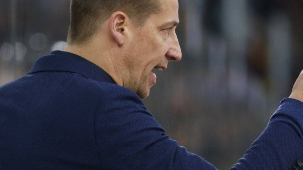 Biel-Coach Antti Törmänen gibt gegen Lausanne die richtigen Anweisungen