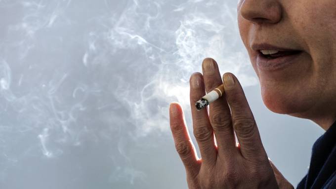 Genf verbietet Rauchen an Haltestellen, Spiel- und Sportplätzen