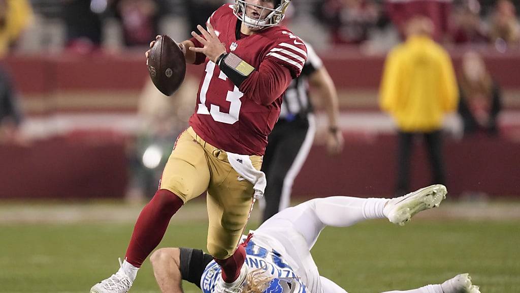 Brock Purdy, Quarterback der San Francisco 49ers, steht mit seinem Team im Super Bowl