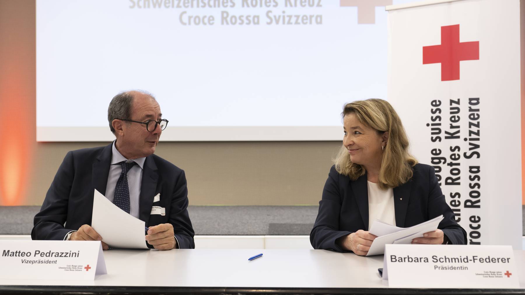 Der neue Vize-Präsident Matteo Pedrazzini mit Präsidentin Barbara Schmid-Federer.