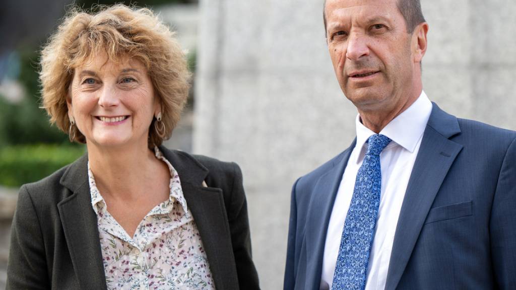 Marianne Maret und Beat Rieder (beide Mitte) steht ein zweiter Wahlgang bevor. (KEYSTONE/Olivier Maire)