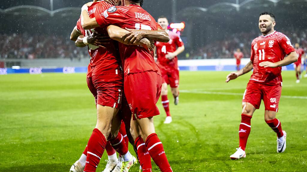 Die Schweizer bejubeln den Treffer von Granit Xhaka zum 2:0 gegen Andorra