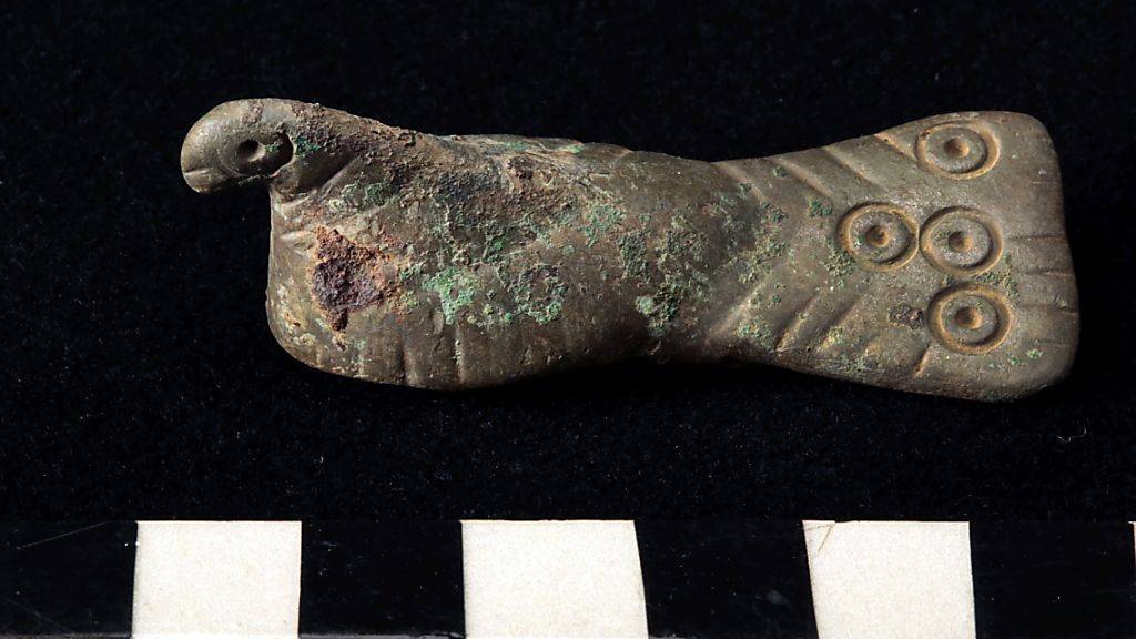 Bei Bellinzona sind archäologische Zeitzeugen aus fünf verschiedenen Epochen entdeckt worden. Im Bild ein Objekt aus der Spätantike.