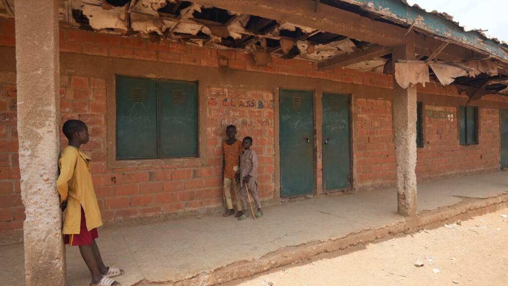 ARCHIV - Kinder spielen in der LEA Primary and Secondary School Kuriga. Foto: Sunday Alamba/AP/dpa