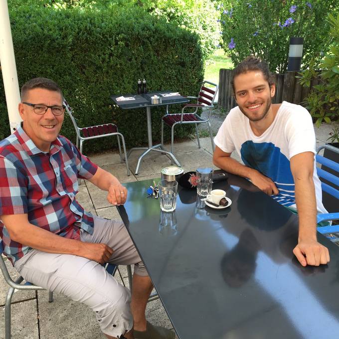 Maximilian trifft Stadtoriginal Charly zum Kaffee Teil 1